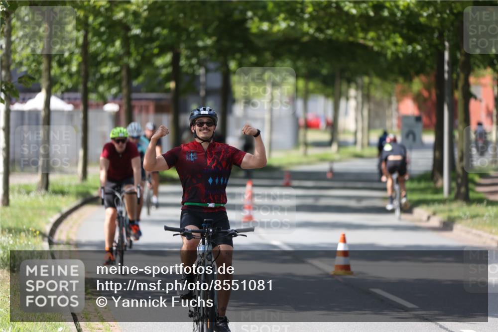 10.08.2025 - GEWOBA Citytriathlon Bremen Yannick Fuchs http://msf.ph/oto/8551081 10.08.2025 14:16:28 Radfahren 31, 38, 48, 57, 63, 64, 121, 144, 152, 173 meine-sportfotos.de