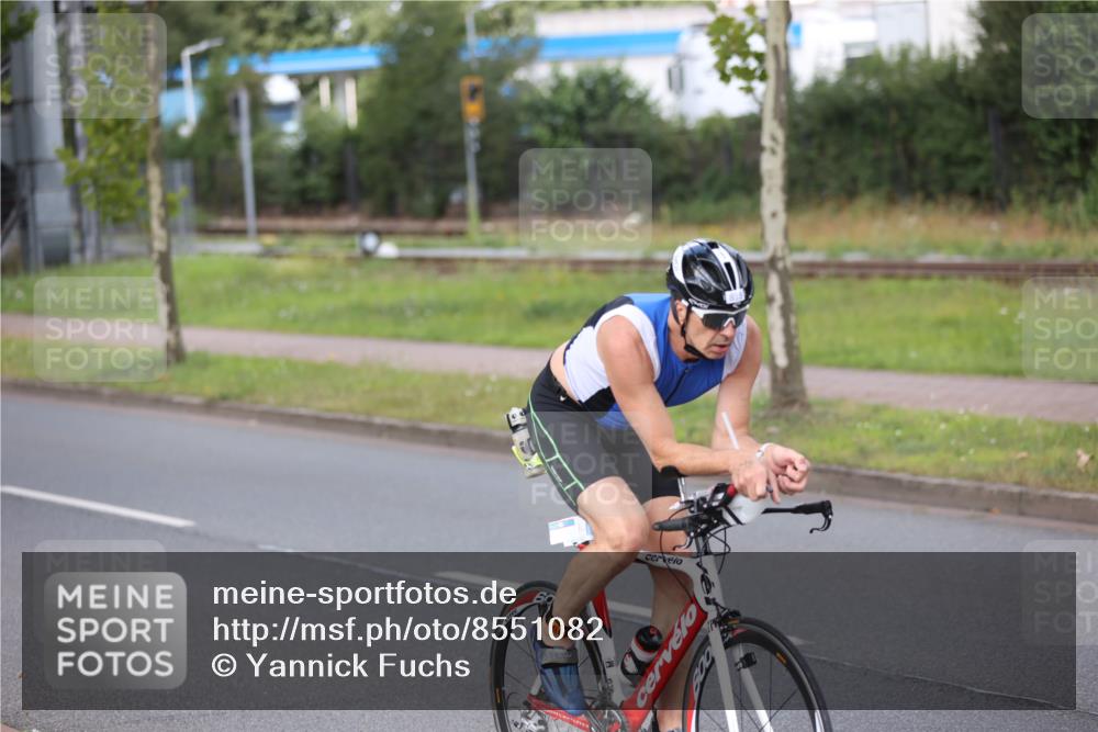 10.08.2025 - GEWOBA Citytriathlon Bremen Yannick Fuchs http://msf.ph/oto/8551082 10.08.2025 12:28:14 Radfahren 612, 651, 676, 685, 697, 713, 716, 748, 812, 898, 907 meine-sportfotos.de