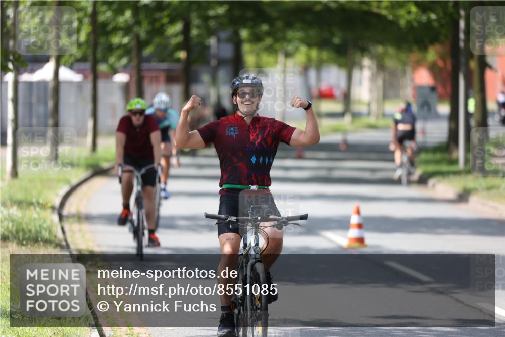 10.08.2025 - GEWOBA Citytriathlon Bremen Yannick Fuchs http://msf.ph/oto/8551085 10.08.2025 14:16:28 Radfahren 31, 38, 48, 57, 63, 64, 121, 144, 152, 173 meine-sportfotos.de
