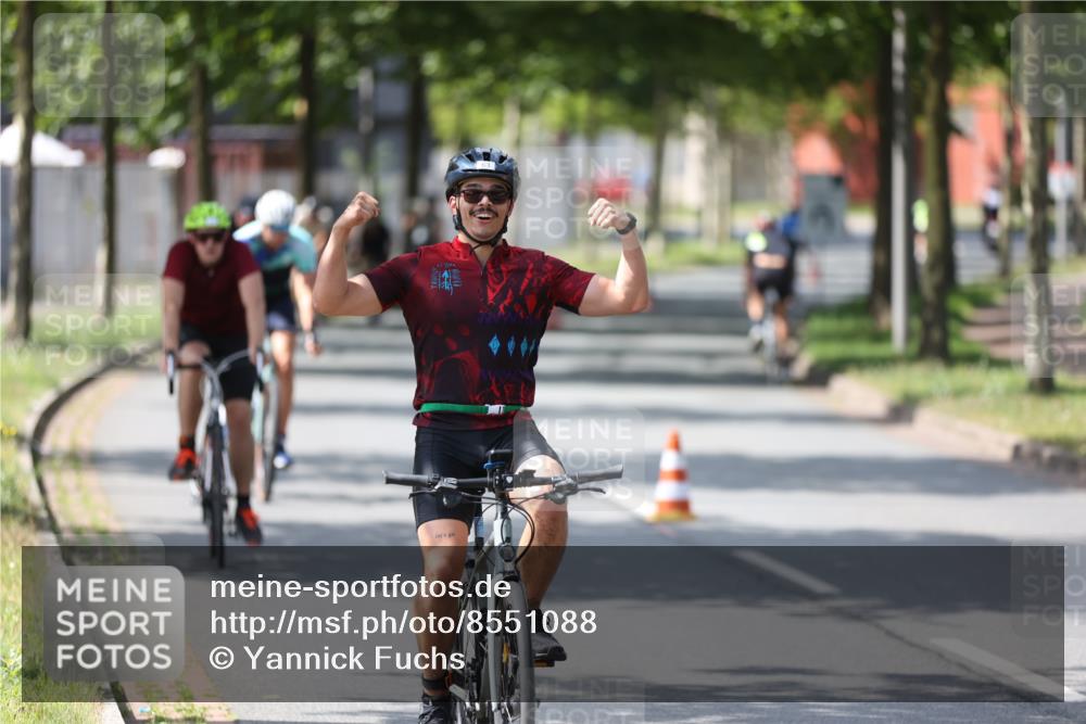 10.08.2025 - GEWOBA Citytriathlon Bremen Yannick Fuchs http://msf.ph/oto/8551088 10.08.2025 14:16:28 Radfahren 31, 38, 48, 57, 63, 64, 121, 144, 152, 173 meine-sportfotos.de