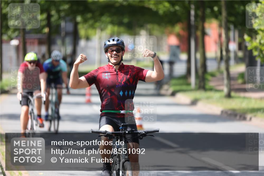 10.08.2025 - GEWOBA Citytriathlon Bremen Yannick Fuchs http://msf.ph/oto/8551092 10.08.2025 14:16:29 Radfahren 31, 38, 48, 57, 63, 64, 121, 144, 152, 173 meine-sportfotos.de
