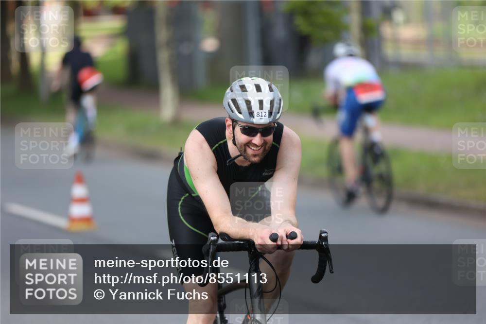 10.08.2025 - GEWOBA Citytriathlon Bremen Yannick Fuchs http://msf.ph/oto/8551113 10.08.2025 12:28:24 Radfahren 612, 625, 629, 651, 685, 748, 812, 816, 828, 898, 941, 980, 981 meine-sportfotos.de