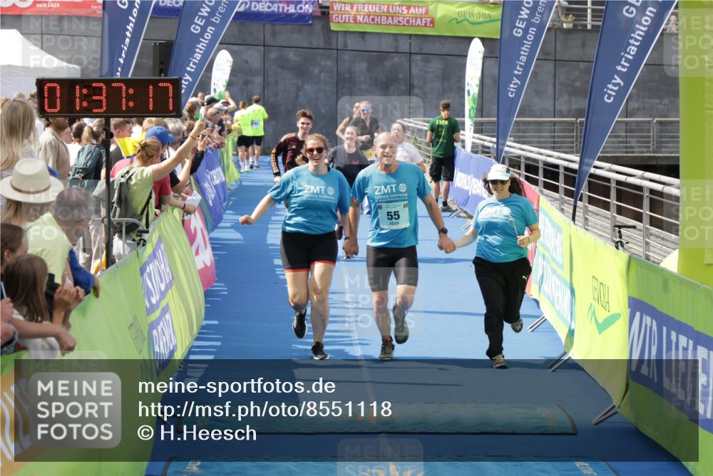 10.08.2025 - GEWOBA Citytriathlon Bremen H.Heesch http://msf.ph/oto/8551118 10.08.2025 11:40:59 Ziel 55, 223 meine-sportfotos.de