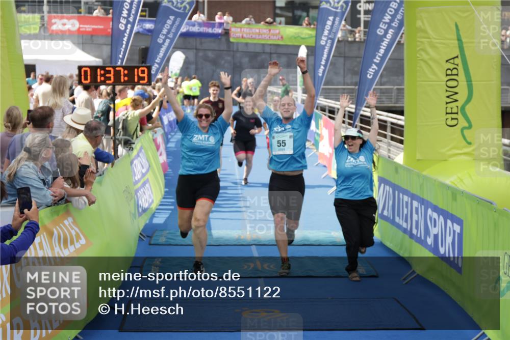 10.08.2025 - GEWOBA Citytriathlon Bremen H.Heesch http://msf.ph/oto/8551122 10.08.2025 11:41:00 Ziel 55, 223, 402, 410 meine-sportfotos.de