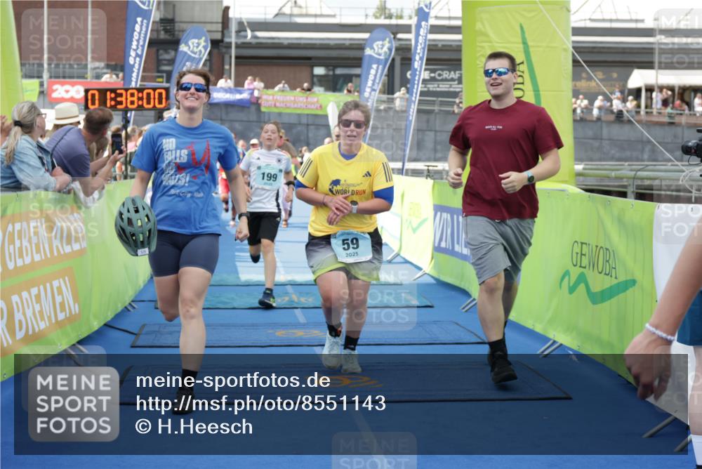10.08.2025 - GEWOBA Citytriathlon Bremen H.Heesch http://msf.ph/oto/8551143 10.08.2025 11:41:42 Ziel 15, 59, 189, 197, 444 meine-sportfotos.de