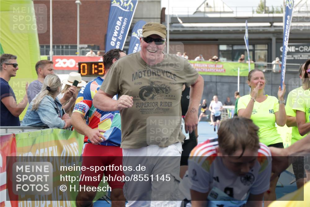 10.08.2025 - GEWOBA Citytriathlon Bremen H.Heesch http://msf.ph/oto/8551145 10.08.2025 11:41:47 Ziel 15, 59, 189, 197 meine-sportfotos.de