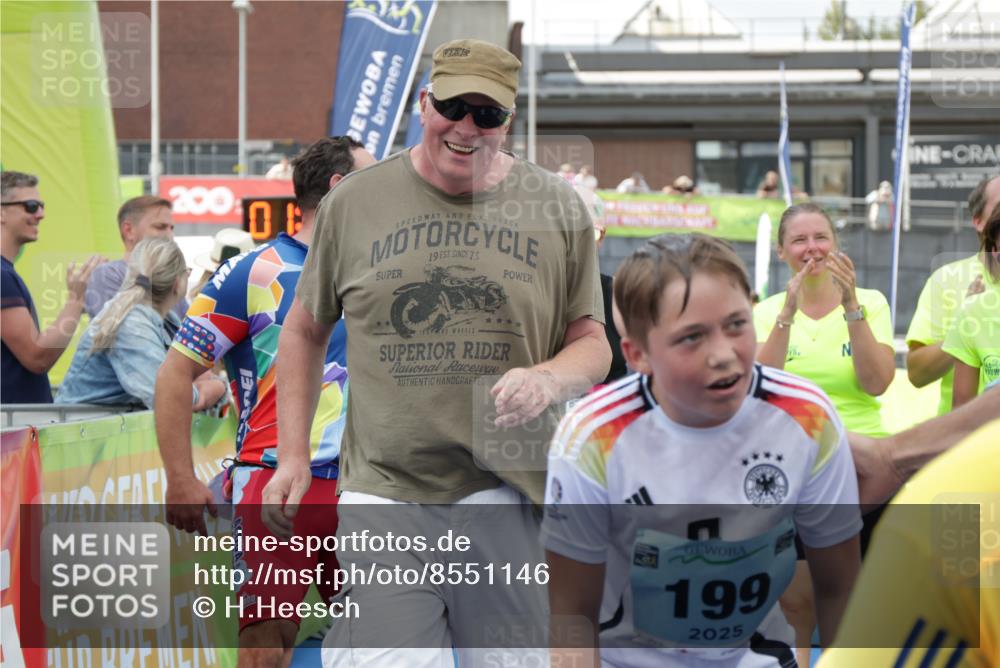 10.08.2025 - GEWOBA Citytriathlon Bremen H.Heesch http://msf.ph/oto/8551146 10.08.2025 11:41:47 Ziel 15, 59, 189, 197 meine-sportfotos.de