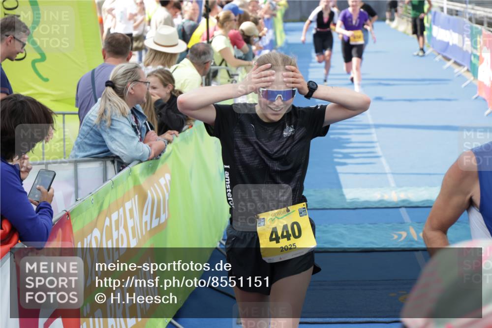 10.08.2025 - GEWOBA Citytriathlon Bremen H.Heesch http://msf.ph/oto/8551151 10.08.2025 11:41:58 Ziel 191, 440, 451, 456 meine-sportfotos.de