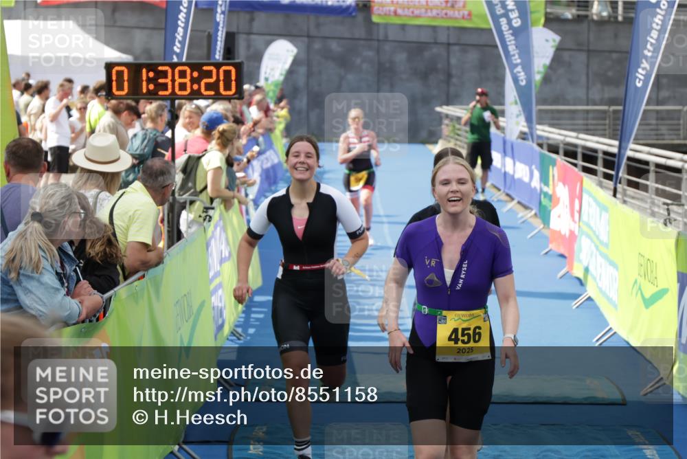 10.08.2025 - GEWOBA Citytriathlon Bremen H.Heesch http://msf.ph/oto/8551158 10.08.2025 11:42:02 Ziel 191, 440, 451, 456, 501 meine-sportfotos.de