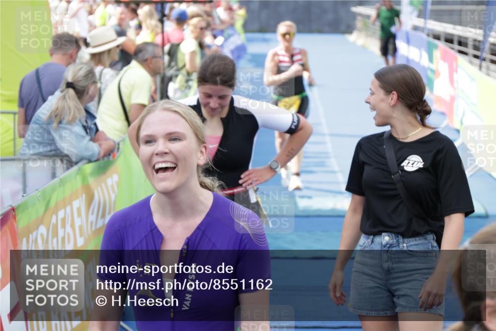 10.08.2025 - GEWOBA Citytriathlon Bremen H.Heesch http://msf.ph/oto/8551162 10.08.2025 11:42:05 Ziel 451, 456, 501 meine-sportfotos.de