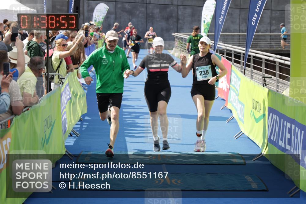 10.08.2025 - GEWOBA Citytriathlon Bremen H.Heesch http://msf.ph/oto/8551167 10.08.2025 11:42:35 Ziel 235, 476 meine-sportfotos.de