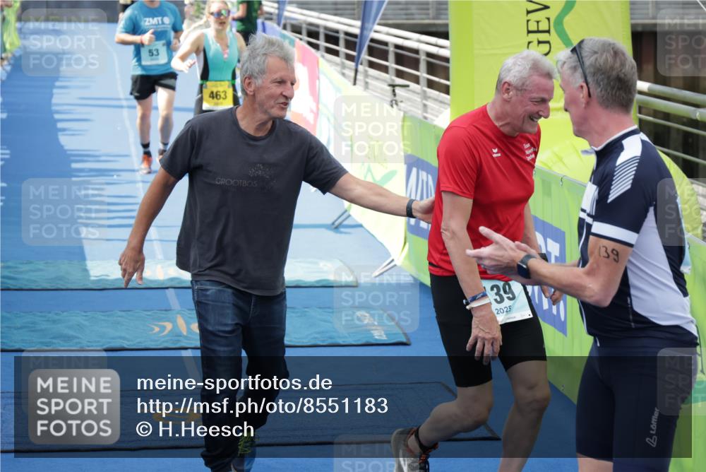10.08.2025 - GEWOBA Citytriathlon Bremen H.Heesch http://msf.ph/oto/8551183 10.08.2025 11:42:49 Ziel 53, 139, 447, 463 meine-sportfotos.de