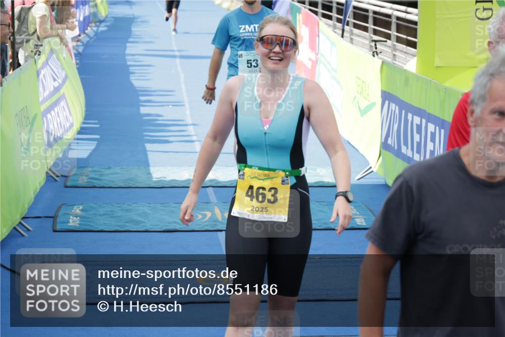 10.08.2025 - GEWOBA Citytriathlon Bremen H.Heesch http://msf.ph/oto/8551186 10.08.2025 11:42:52 Ziel 53, 139, 463 meine-sportfotos.de