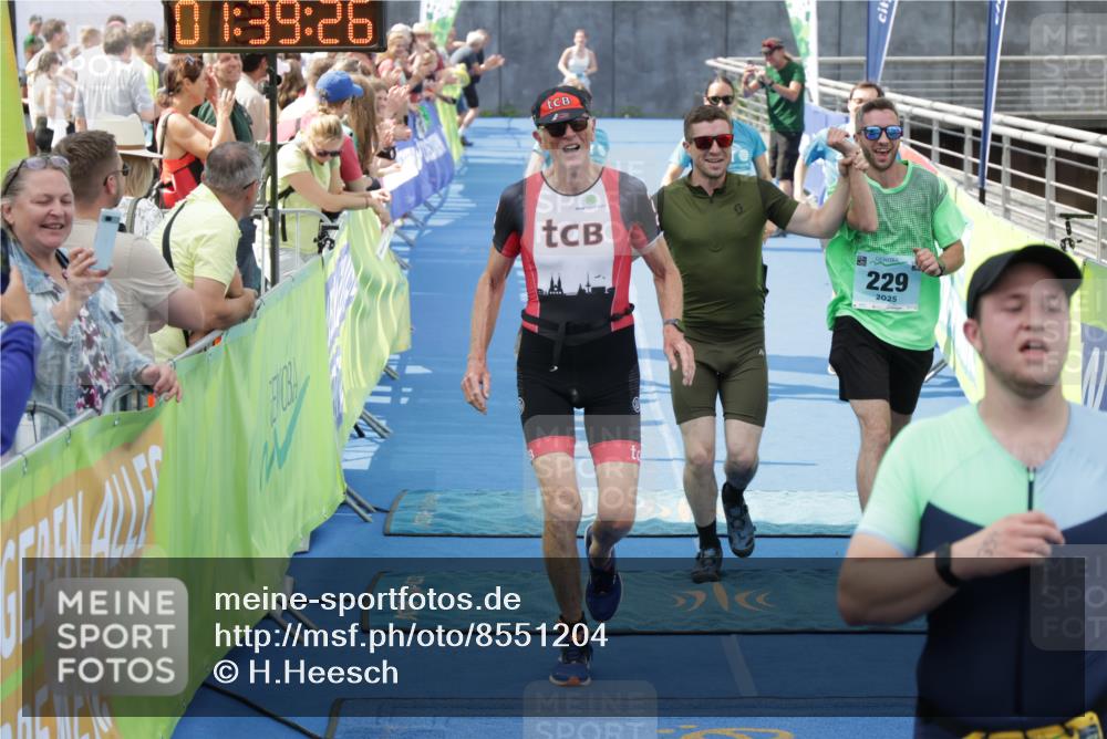 10.08.2025 - GEWOBA Citytriathlon Bremen H.Heesch http://msf.ph/oto/8551204 10.08.2025 11:43:08 Ziel 49, 229, 354, 506 meine-sportfotos.de