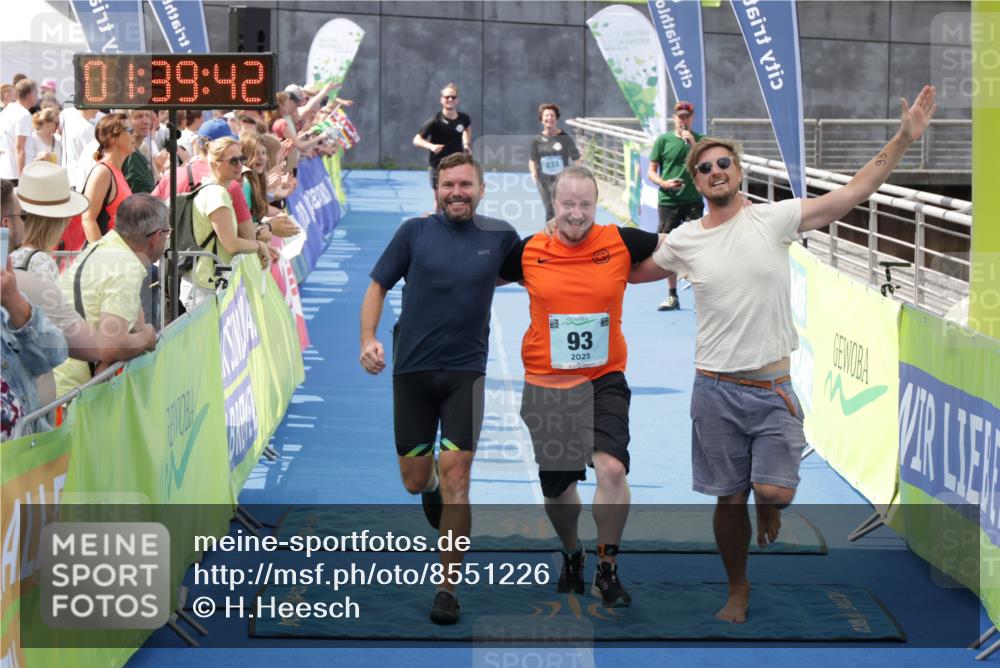10.08.2025 - GEWOBA Citytriathlon Bremen H.Heesch http://msf.ph/oto/8551226 10.08.2025 11:43:24 Ziel 93, 233 meine-sportfotos.de