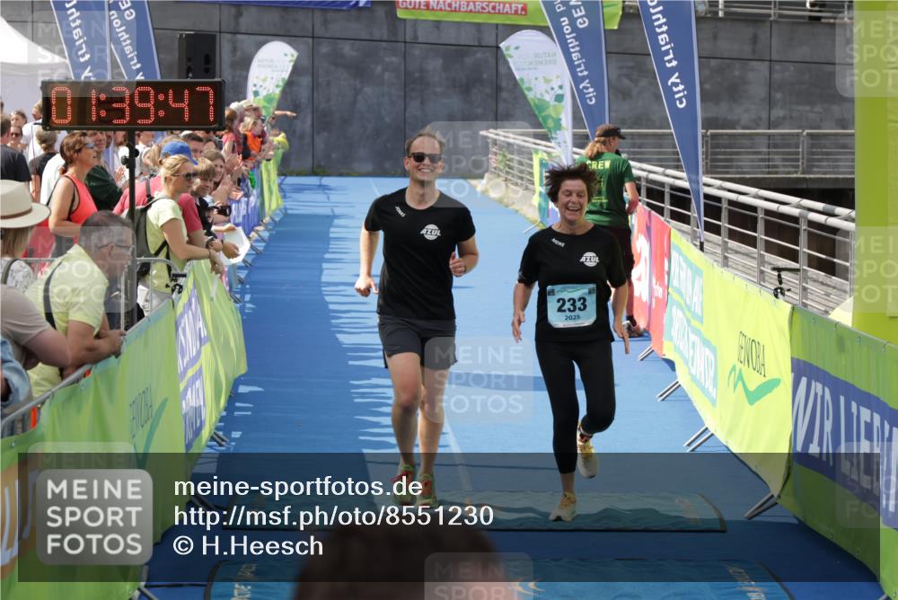10.08.2025 - GEWOBA Citytriathlon Bremen H.Heesch http://msf.ph/oto/8551230 10.08.2025 11:43:28 Ziel 93, 233 meine-sportfotos.de
