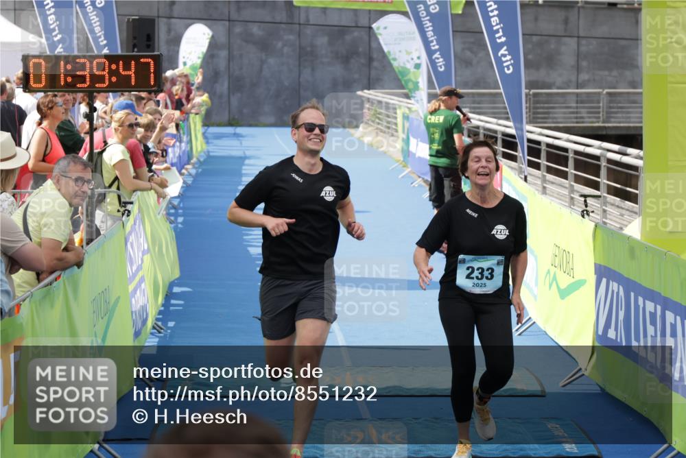 10.08.2025 - GEWOBA Citytriathlon Bremen H.Heesch http://msf.ph/oto/8551232 10.08.2025 11:43:29 Ziel 93, 233 meine-sportfotos.de
