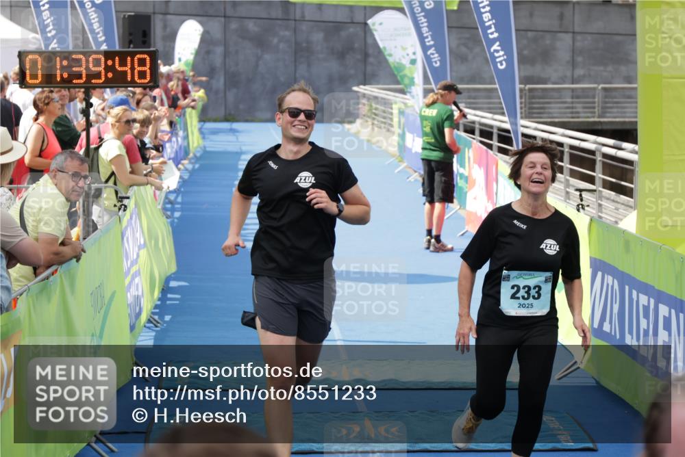 10.08.2025 - GEWOBA Citytriathlon Bremen H.Heesch http://msf.ph/oto/8551233 10.08.2025 11:43:29 Ziel 93, 233 meine-sportfotos.de