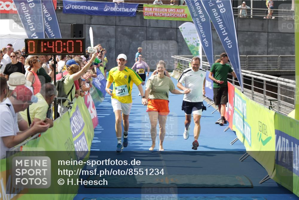 10.08.2025 - GEWOBA Citytriathlon Bremen H.Heesch http://msf.ph/oto/8551234 10.08.2025 11:43:48 Ziel 201, 455, 475 meine-sportfotos.de