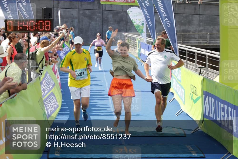 10.08.2025 - GEWOBA Citytriathlon Bremen H.Heesch http://msf.ph/oto/8551237 10.08.2025 11:43:49 Ziel 201, 455, 475 meine-sportfotos.de