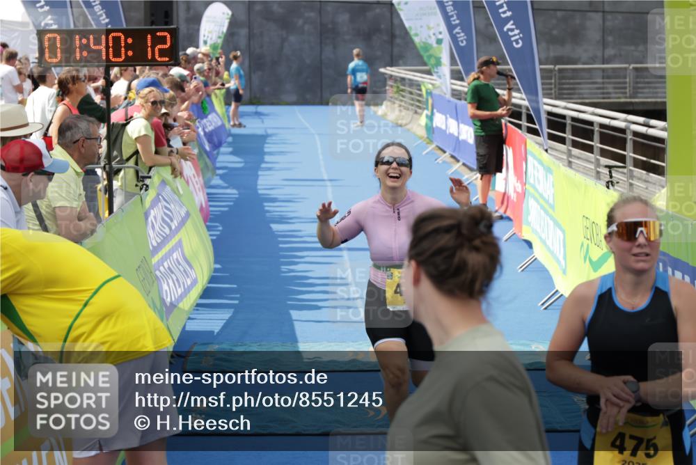 10.08.2025 - GEWOBA Citytriathlon Bremen H.Heesch http://msf.ph/oto/8551245 10.08.2025 11:43:54 Ziel 201, 455, 475 meine-sportfotos.de