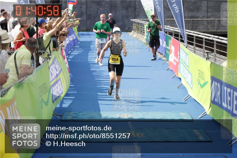 10.08.2025 - GEWOBA Citytriathlon Bremen H.Heesch http://msf.ph/oto/8551257 10.08.2025 11:44:40 Ziel 27, 454 meine-sportfotos.de