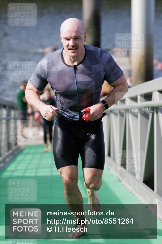 10.08.2025 - GEWOBA Citytriathlon Bremen H.Heesch http://msf.ph/oto/8551264 10.08.2025 10:20:41 Schwimmen 394, 396, 454, 473 meine-sportfotos.de