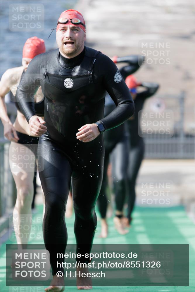 10.08.2025 - GEWOBA Citytriathlon Bremen H.Heesch http://msf.ph/oto/8551326 10.08.2025 10:21:23 Schwimmen 382, 409, 428, 491, 498, 500 meine-sportfotos.de