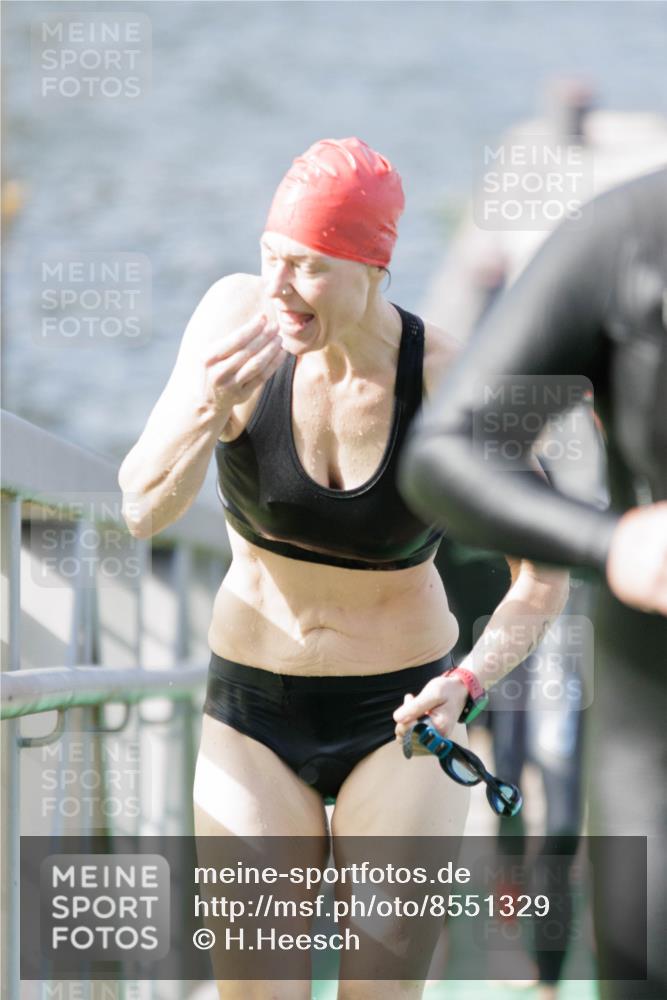 10.08.2025 - GEWOBA Citytriathlon Bremen H.Heesch http://msf.ph/oto/8551329 10.08.2025 10:21:26 Schwimmen 382, 409, 428, 491, 498, 500 meine-sportfotos.de