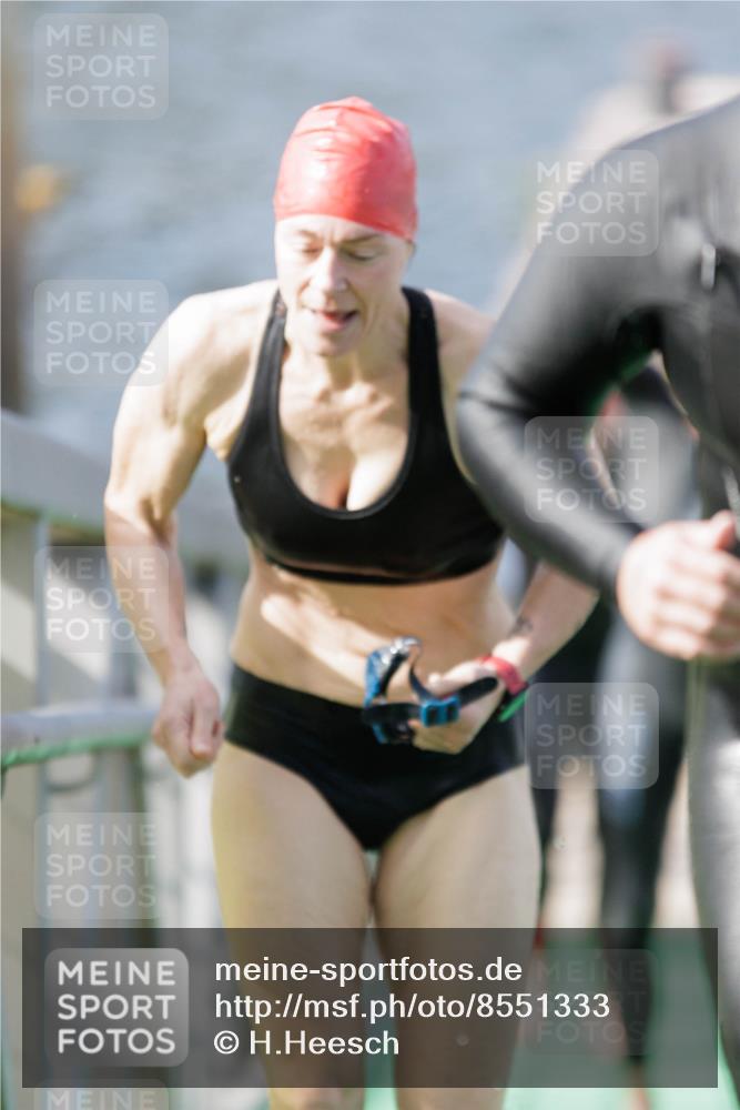 10.08.2025 - GEWOBA Citytriathlon Bremen H.Heesch http://msf.ph/oto/8551333 10.08.2025 10:21:26 Schwimmen 382, 409, 428, 491, 498, 500 meine-sportfotos.de