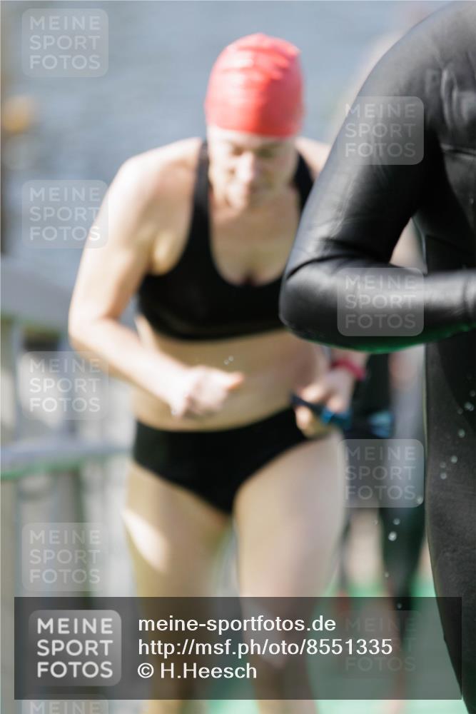 10.08.2025 - GEWOBA Citytriathlon Bremen H.Heesch http://msf.ph/oto/8551335 10.08.2025 10:21:26 Schwimmen 382, 409, 428, 491, 498, 500 meine-sportfotos.de