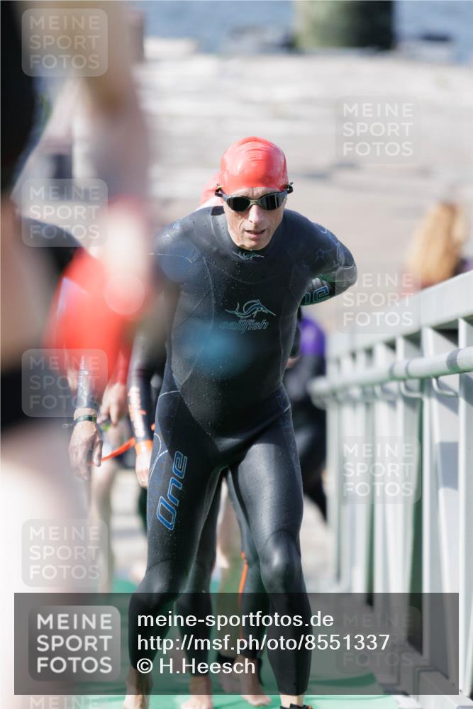 10.08.2025 - GEWOBA Citytriathlon Bremen H.Heesch http://msf.ph/oto/8551337 10.08.2025 10:21:28 Schwimmen 381, 382, 400, 409, 417, 428, 461, 491, 498, 500 meine-sportfotos.de