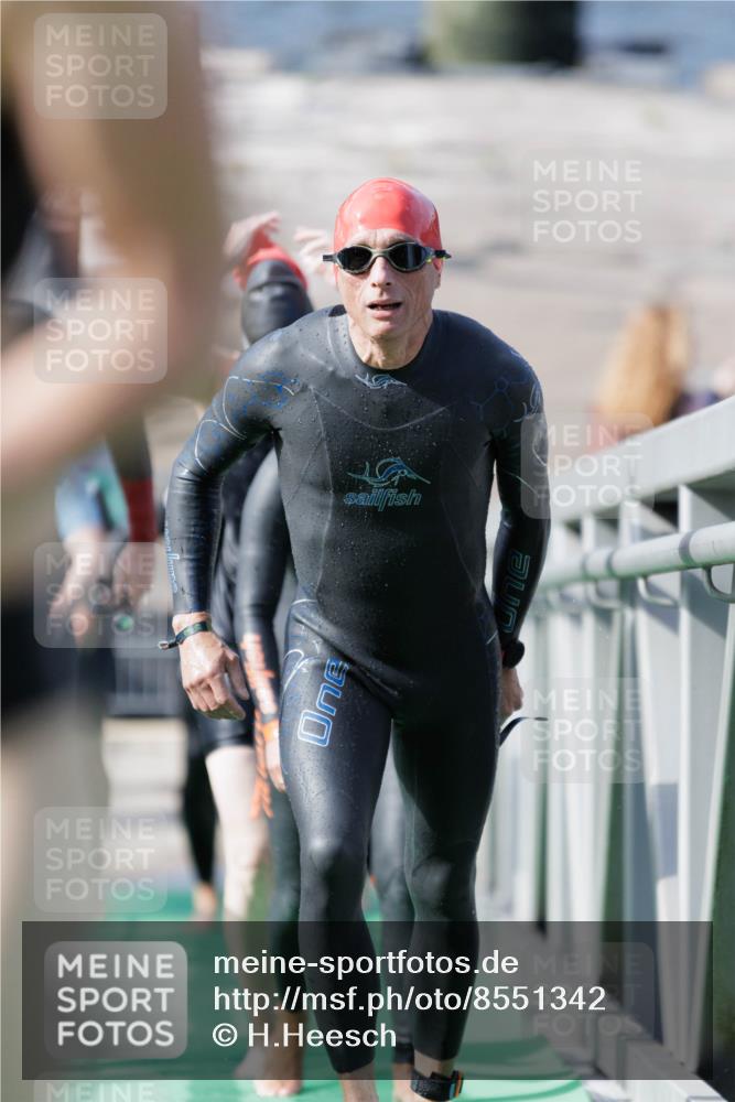 10.08.2025 - GEWOBA Citytriathlon Bremen H.Heesch http://msf.ph/oto/8551342 10.08.2025 10:21:28 Schwimmen 381, 382, 400, 409, 417, 428, 461, 491, 498, 500 meine-sportfotos.de