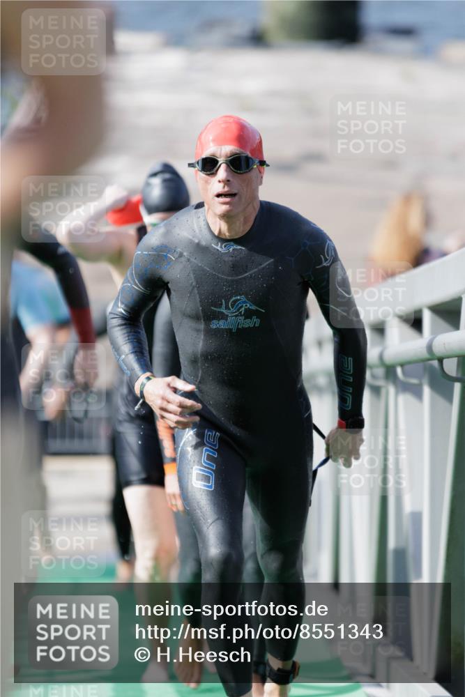10.08.2025 - GEWOBA Citytriathlon Bremen H.Heesch http://msf.ph/oto/8551343 10.08.2025 10:21:28 Schwimmen 381, 382, 400, 409, 417, 428, 461, 491, 498, 500 meine-sportfotos.de