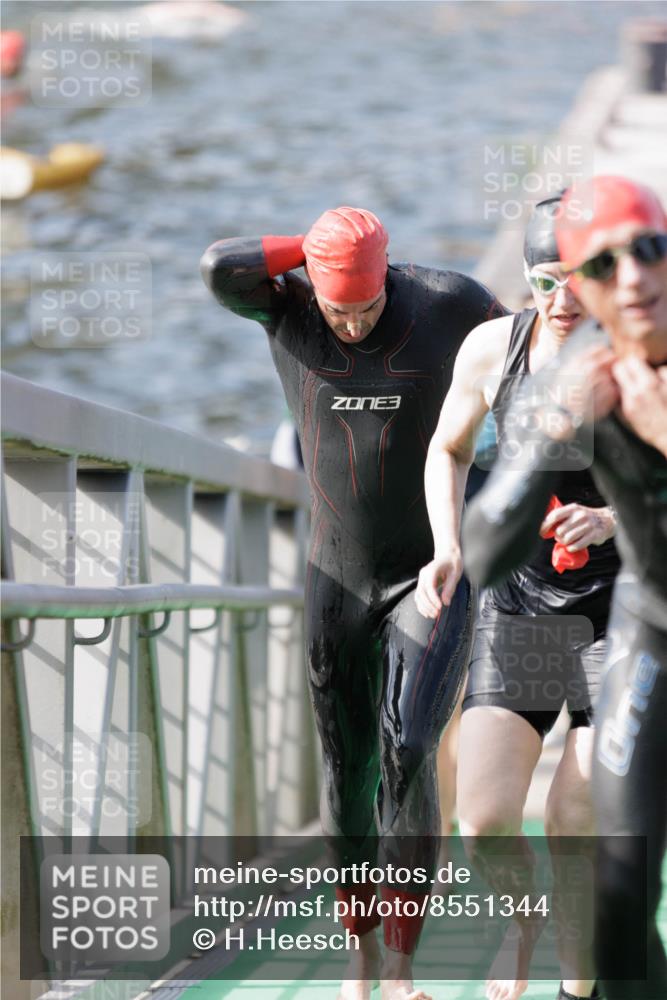 10.08.2025 - GEWOBA Citytriathlon Bremen H.Heesch http://msf.ph/oto/8551344 10.08.2025 10:21:30 Schwimmen 381, 382, 400, 409, 417, 428, 461, 491, 498, 500 meine-sportfotos.de