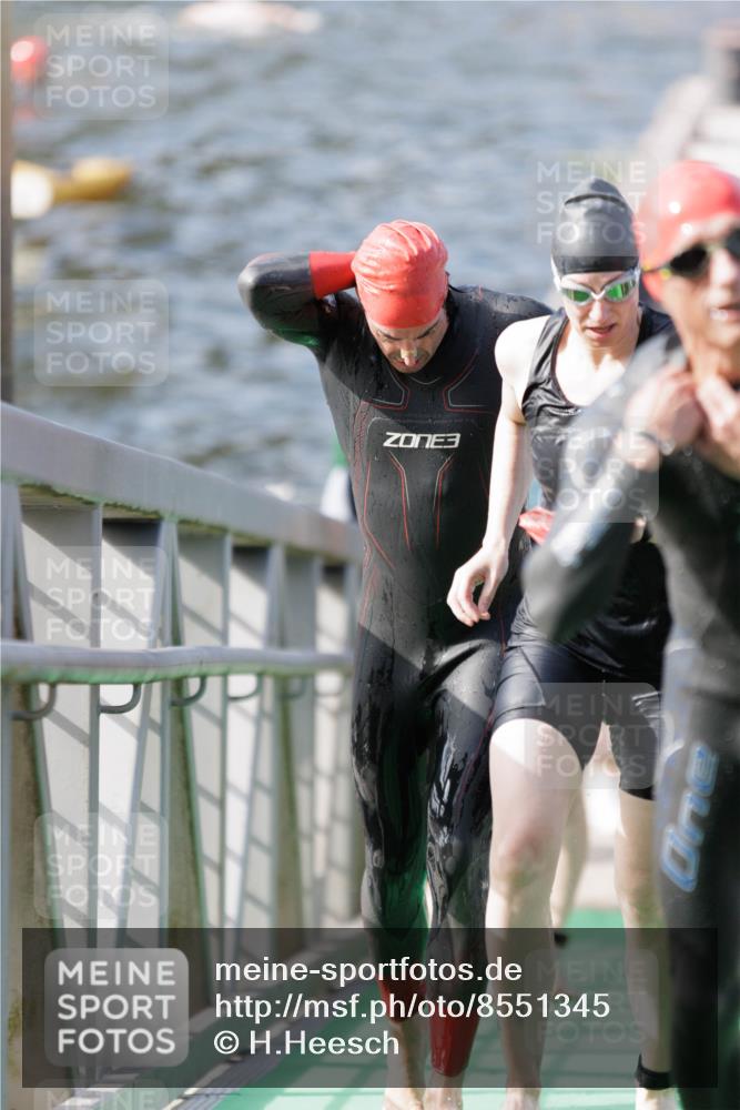 10.08.2025 - GEWOBA Citytriathlon Bremen H.Heesch http://msf.ph/oto/8551345 10.08.2025 10:21:30 Schwimmen 381, 382, 400, 409, 417, 428, 461, 491, 498, 500 meine-sportfotos.de