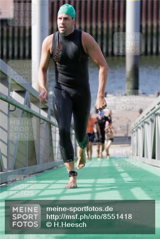 10.08.2025 - GEWOBA Citytriathlon Bremen H.Heesch http://msf.ph/oto/8551418 10.08.2025 10:22:32 Schwimmen 133, 401, 404, 474 meine-sportfotos.de