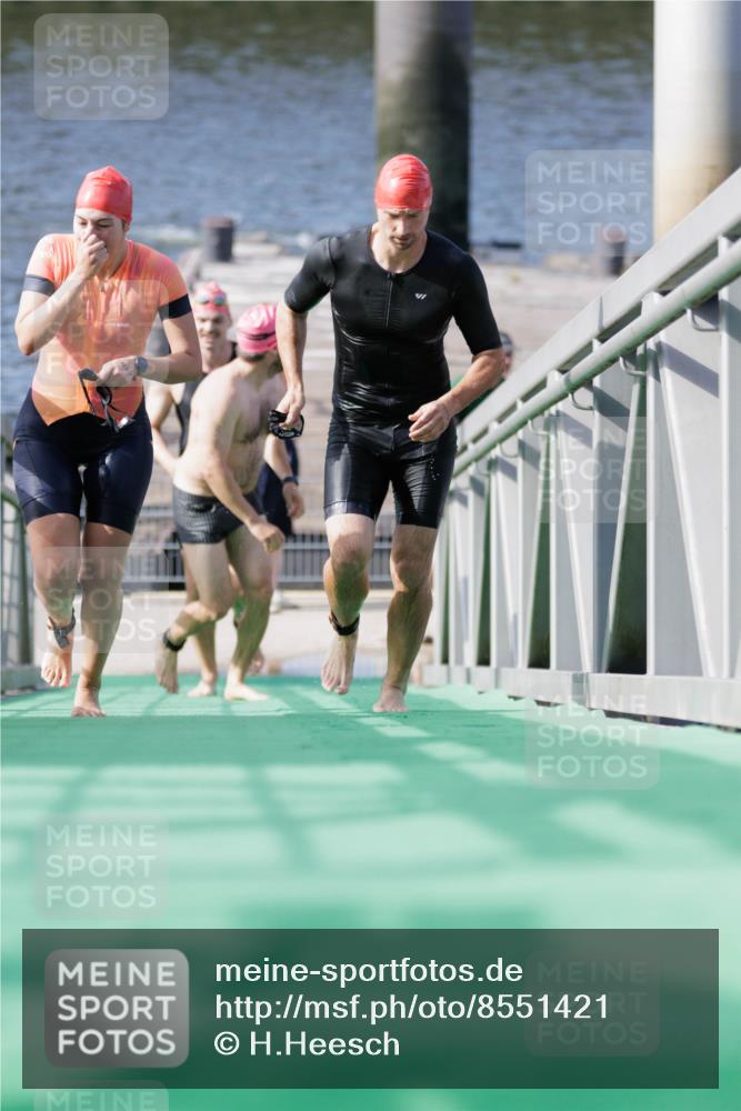 10.08.2025 - GEWOBA Citytriathlon Bremen H.Heesch http://msf.ph/oto/8551421 10.08.2025 10:22:37 Schwimmen 133, 380, 404, 474, 513 meine-sportfotos.de