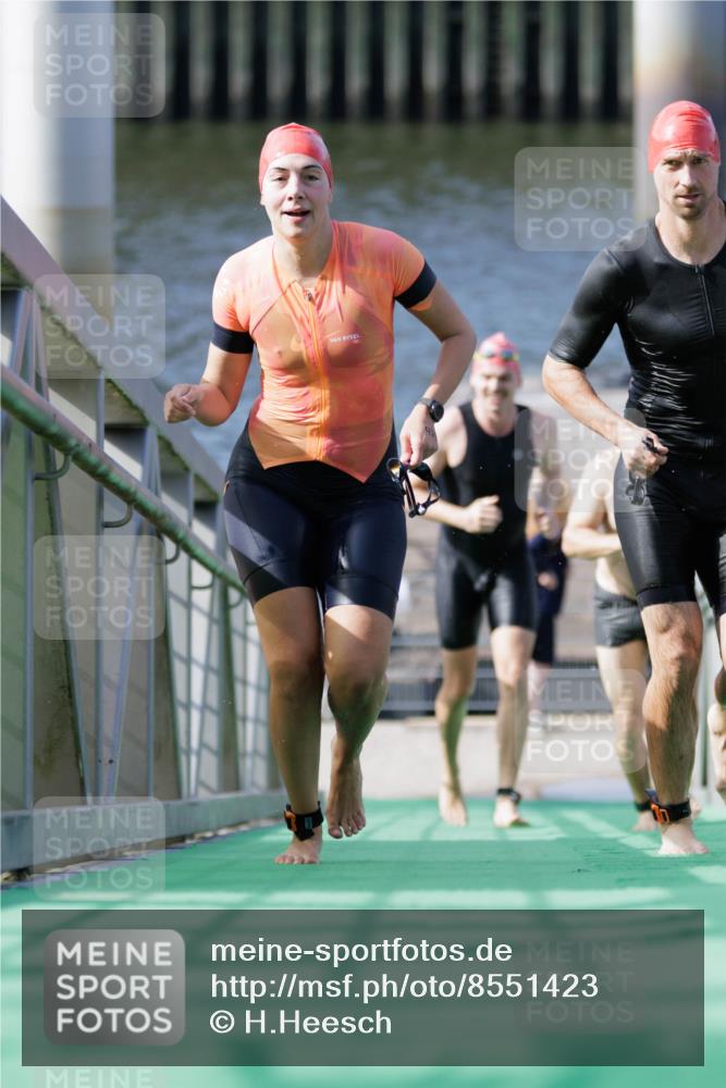 10.08.2025 - GEWOBA Citytriathlon Bremen H.Heesch http://msf.ph/oto/8551423 10.08.2025 10:22:39 Schwimmen 133, 380, 404, 474, 513 meine-sportfotos.de