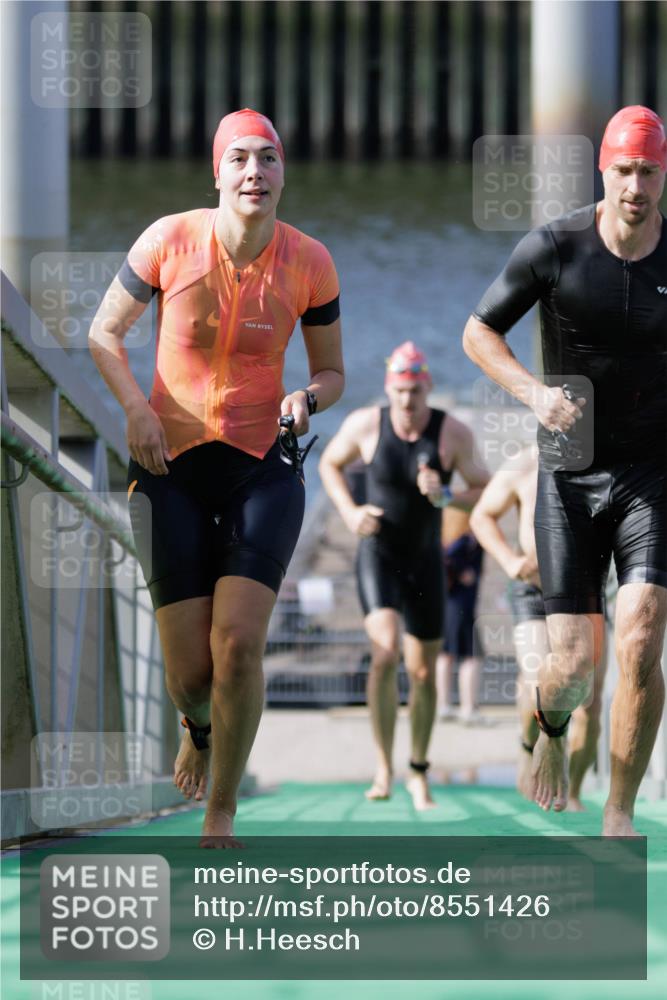 10.08.2025 - GEWOBA Citytriathlon Bremen H.Heesch http://msf.ph/oto/8551426 10.08.2025 10:22:39 Schwimmen 133, 380, 404, 474, 513 meine-sportfotos.de