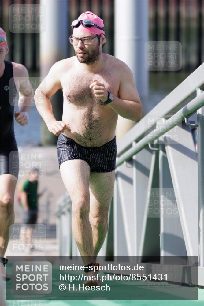 10.08.2025 - GEWOBA Citytriathlon Bremen H.Heesch http://msf.ph/oto/8551431 10.08.2025 10:22:43 Schwimmen 133, 380, 404, 474, 492, 513 meine-sportfotos.de