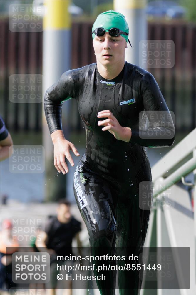 10.08.2025 - GEWOBA Citytriathlon Bremen H.Heesch http://msf.ph/oto/8551449 10.08.2025 10:22:52 Schwimmen 205, 359, 429, 492 meine-sportfotos.de