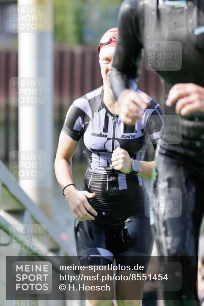 10.08.2025 - GEWOBA Citytriathlon Bremen H.Heesch http://msf.ph/oto/8551454 10.08.2025 10:22:53 Schwimmen 205, 359, 429, 492 meine-sportfotos.de