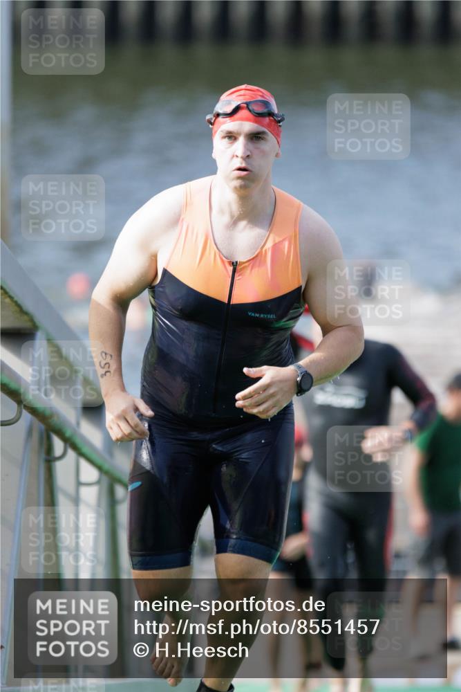 10.08.2025 - GEWOBA Citytriathlon Bremen H.Heesch http://msf.ph/oto/8551457 10.08.2025 10:22:56 Schwimmen 205, 359, 429, 447, 464, 492 meine-sportfotos.de