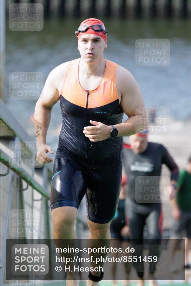 10.08.2025 - GEWOBA Citytriathlon Bremen H.Heesch http://msf.ph/oto/8551459 10.08.2025 10:22:56 Schwimmen 205, 359, 429, 447, 464, 492 meine-sportfotos.de