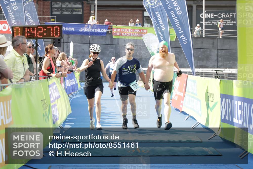 10.08.2025 - GEWOBA Citytriathlon Bremen H.Heesch http://msf.ph/oto/8551461 10.08.2025 11:45:51 Ziel 39, 221 meine-sportfotos.de