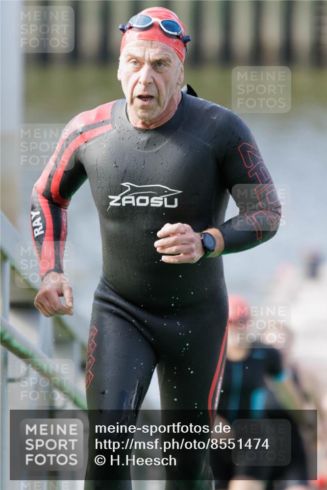 10.08.2025 - GEWOBA Citytriathlon Bremen H.Heesch http://msf.ph/oto/8551474 10.08.2025 10:23:01 Schwimmen 359, 429, 447, 464 meine-sportfotos.de