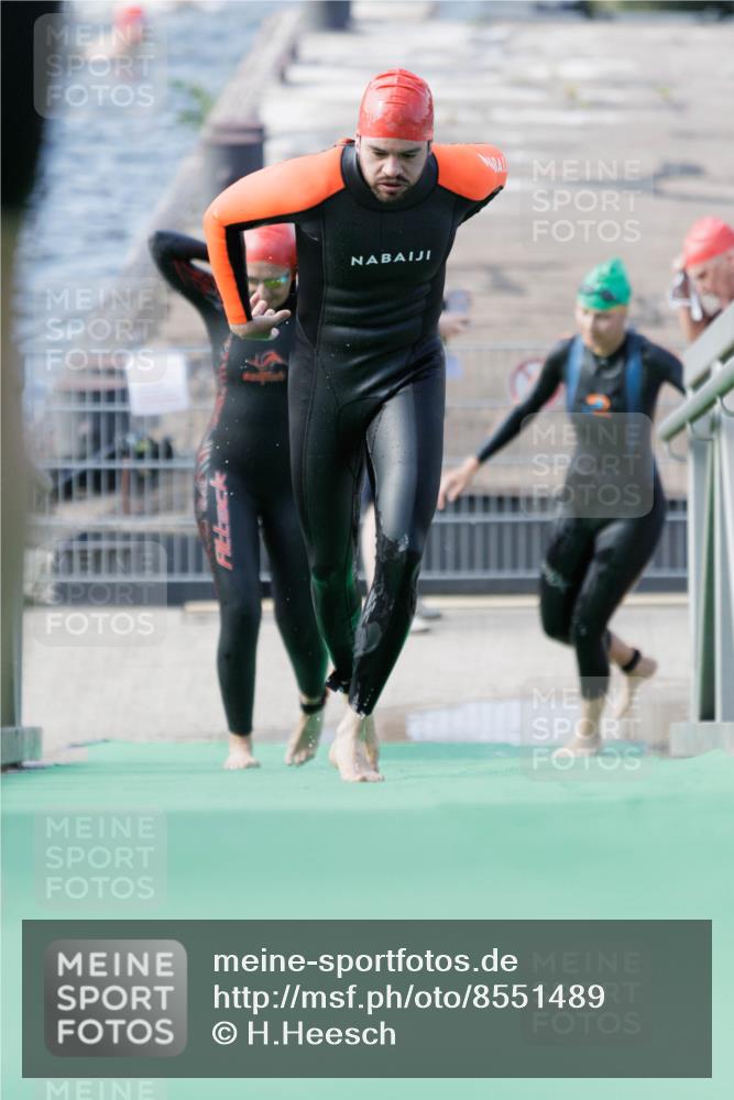 10.08.2025 - GEWOBA Citytriathlon Bremen H.Heesch http://msf.ph/oto/8551489 10.08.2025 10:23:15 Schwimmen 378, 392, 436, 505 meine-sportfotos.de