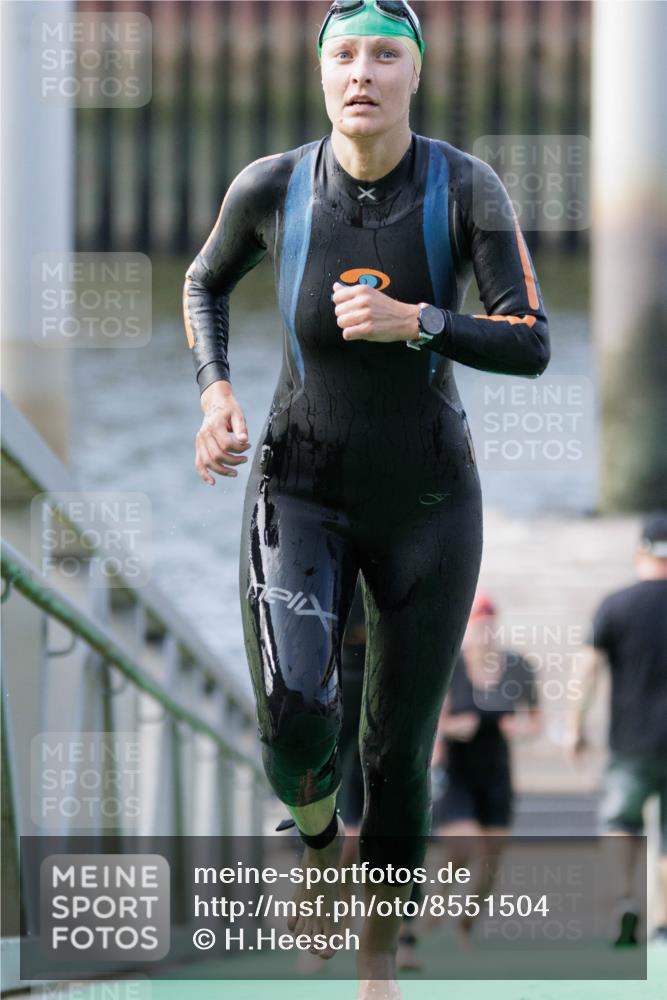 10.08.2025 - GEWOBA Citytriathlon Bremen H.Heesch http://msf.ph/oto/8551504 10.08.2025 10:23:23 Schwimmen 105, 378, 436, 481, 482, 505 meine-sportfotos.de