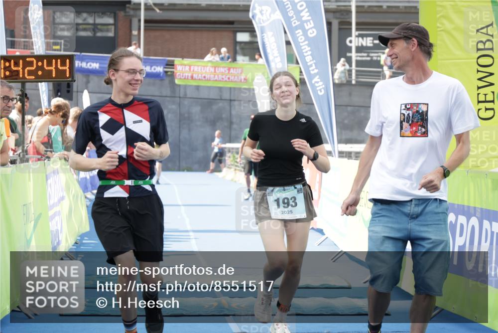 10.08.2025 - GEWOBA Citytriathlon Bremen H.Heesch http://msf.ph/oto/8551517 10.08.2025 11:46:26 Ziel 193 meine-sportfotos.de
